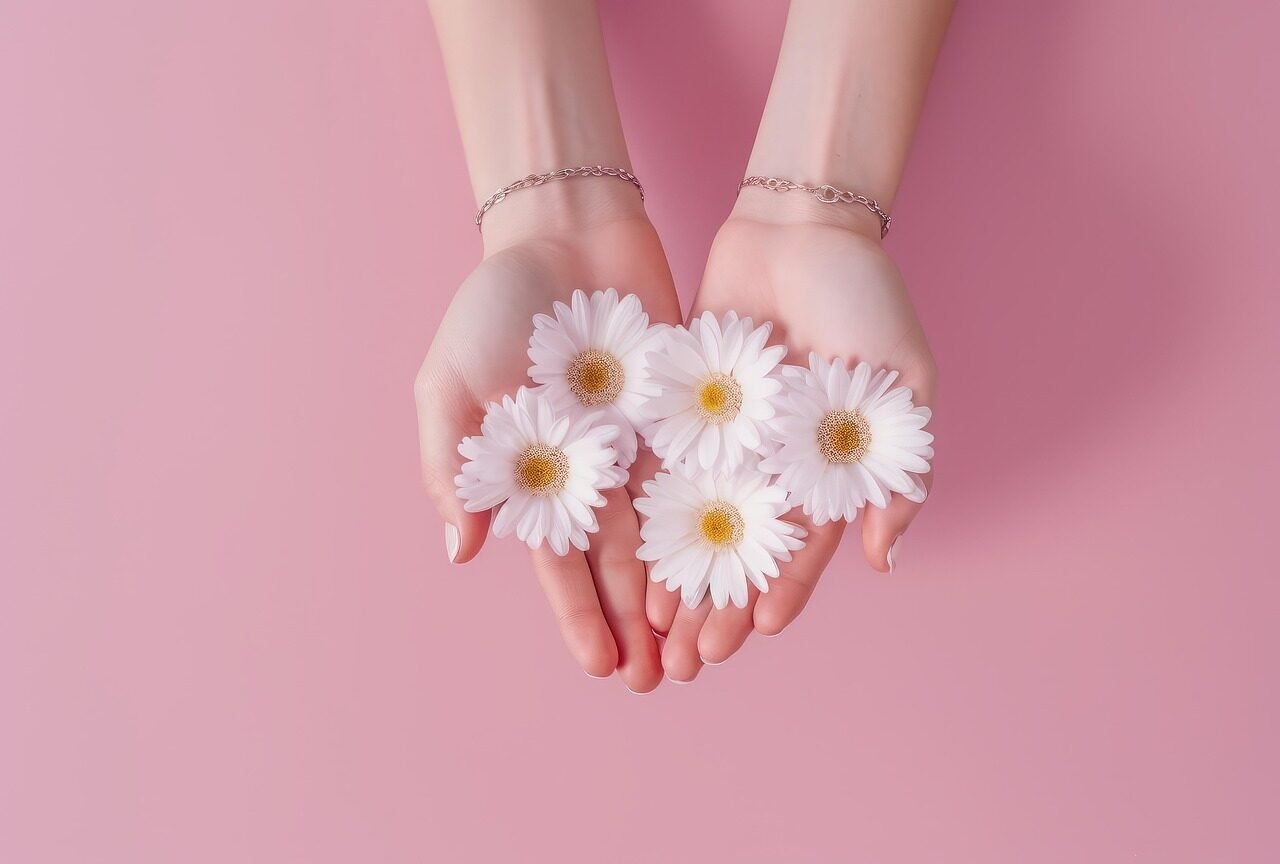 Inicie sua carreira com capacitação técnica e transforme talento em profissão, construindo um negócio estético seguro e competitivo.